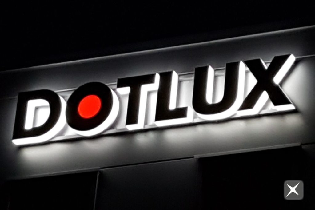 LED-Leuchtschrift für DOTLUX bei Nacht