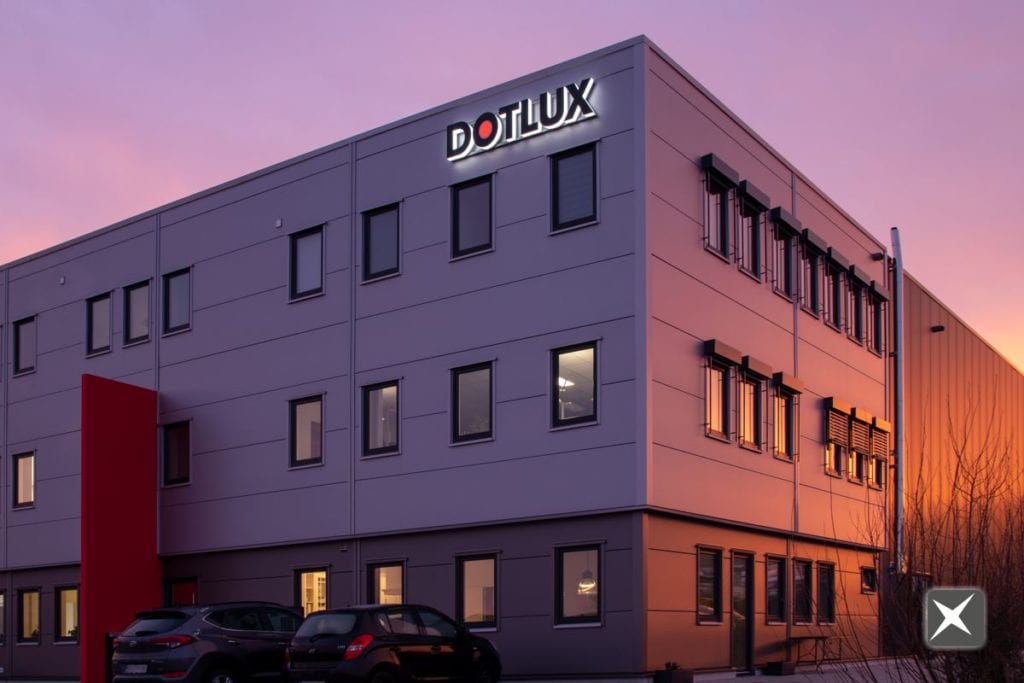 LED-Leuchtschrift für DOTLUX Firmengebäude