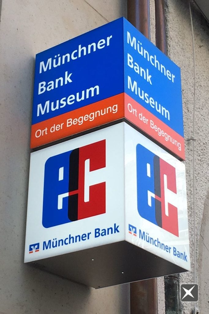 Leuchtwürfel für die Münchner Bank